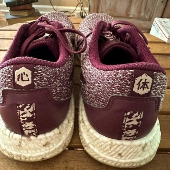 Onitsuka Tiger by Asics Shoes - Onitsuka Tiger Asics Running Shoes size 9.5 EUC color: Maroon and Cream.